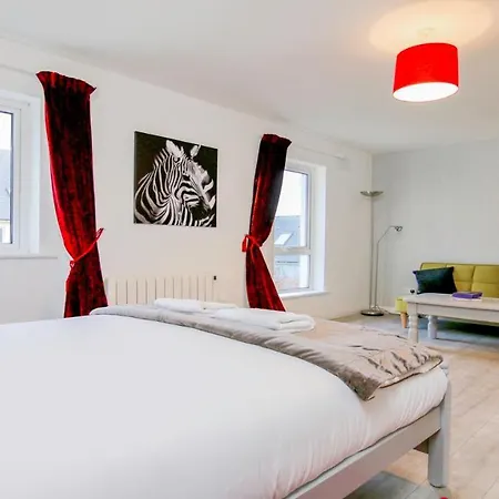 בית נופש Marina Townhouse 4 Bedroom W Parking גלוואיי