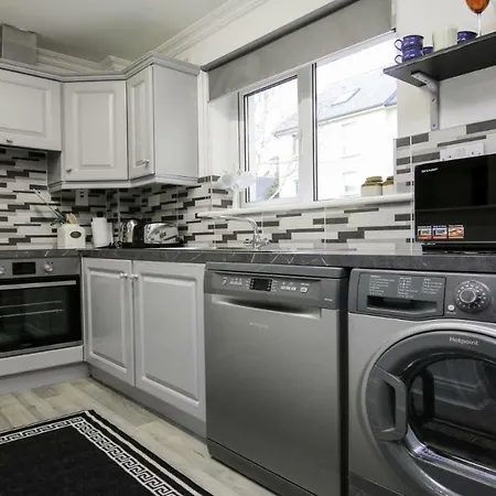 بيت للعطل Marina Townhouse 4 Bedroom W Parking غالواي