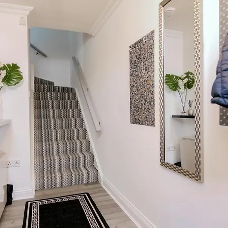 Marina Townhouse 4 Bedroom W Parking غالواي